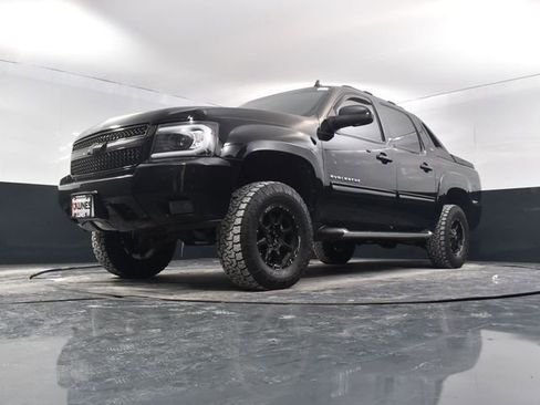 Used 2011 Chevrolet Avalanche LT w/ Luxury Package image 43