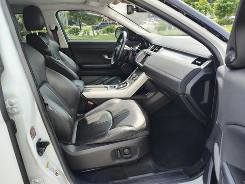 Used 2017 Land Rover Range Rover Evoque SE image 14