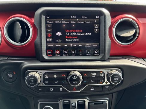 Used 2023 Jeep Gladiator Rubicon w/ Cold Weather Group AWD/4WD image 19