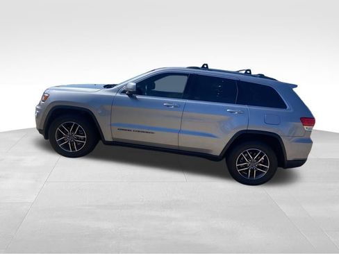 Used 2019 Jeep Grand Cherokee Laredo w/ Security & Convenience Group image 18