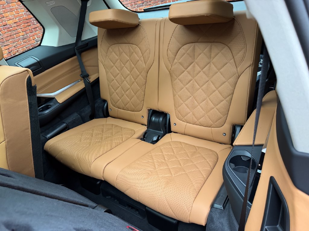 Used 2027 BMW X7 xDrive40i AWD/4WD image 4
