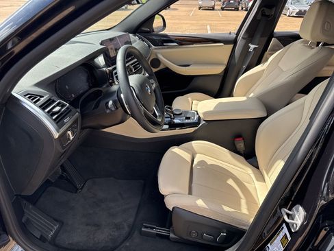 Used 2025 BMW X4 xDrive30i w/ Premium Package image 12