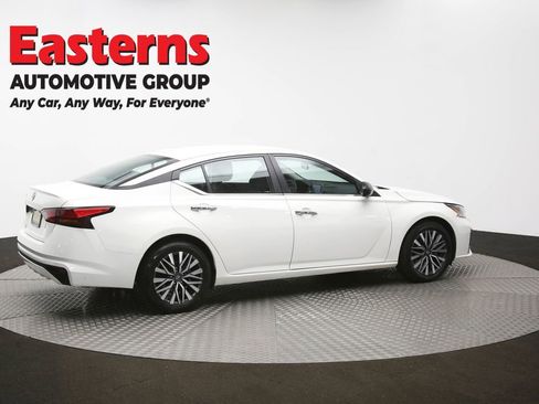 Used 2025 Nissan Altima 2.5 SV FWD image 42