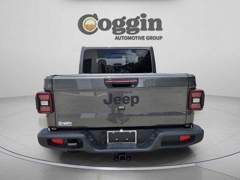 Used 2025 Jeep Gladiator Sport AWD/4WD image 4