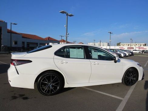 Certified 2022 Toyota Camry SE image 13