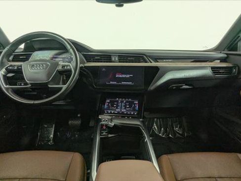 Used 2022 Audi e-tron Premium Plus w/ Premium Plus Package AWD/4WD image 24