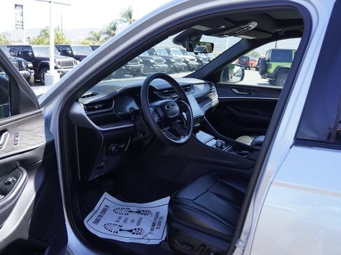 Used 2024 Jeep Grand Cherokee L Limited w/ Luxury Tech Group II AWD/4WD image 24