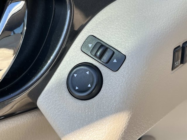 Used 2020 Nissan Rogue SV w/ Premium Package FWD image 27
