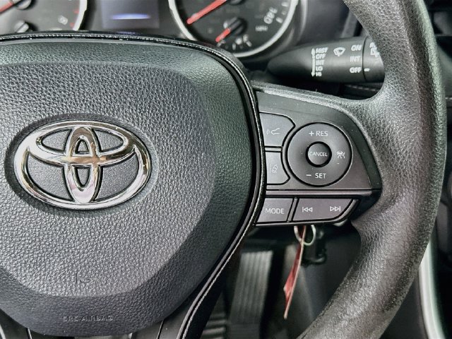 Used 2021 Toyota RAV4 LE AWD/4WD image 20
