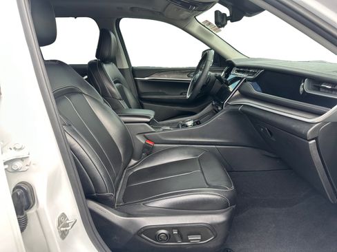 Used 2023 Jeep Grand Cherokee 4WD 4xe w/ Luxury Tech Group II image 15