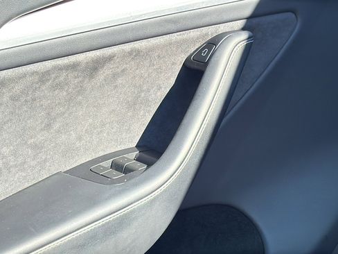 Used 2024 Tesla Model Y Performance image 13