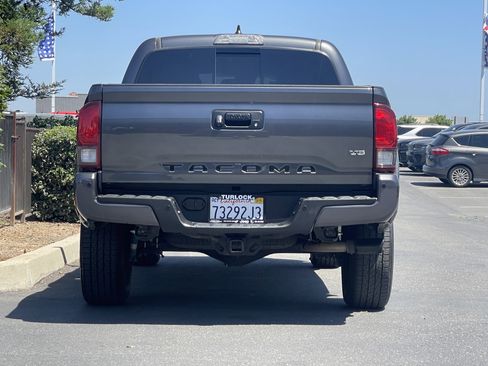 Used 2019 Toyota Tacoma TRD Sport w/ Technology Package RWD image 7