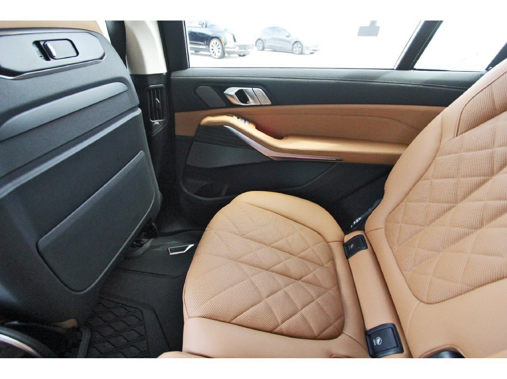Used 2026 BMW X7 xDrive40i AWD/4WD image 12