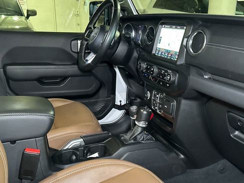 Used 2022 Jeep Wrangler Unlimited Sahara w/ Cold Weather Group image 8