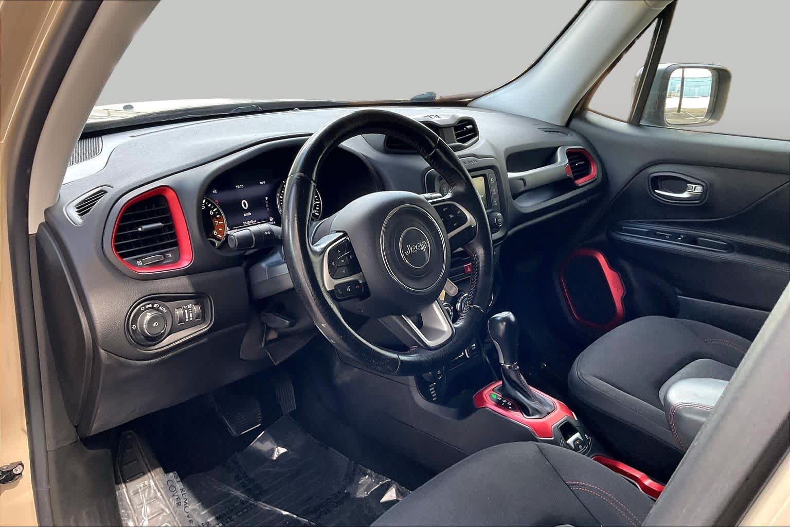 Used 2015 Jeep Renegade Trailhawk AWD/4WD image 18