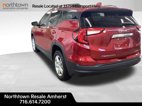 Used 2022 GMC Terrain SLE w/ Driver Convenience Package AWD/4WD image 3