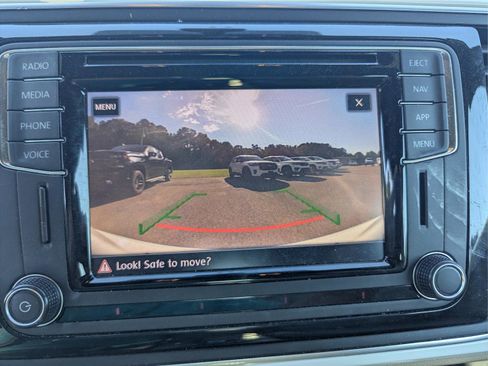 Used 2019 Volkswagen Beetle S image 22