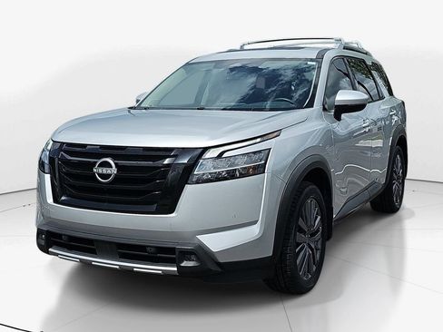 Used 2023 Nissan Pathfinder SL w/ SL Premium Package FWD image 11