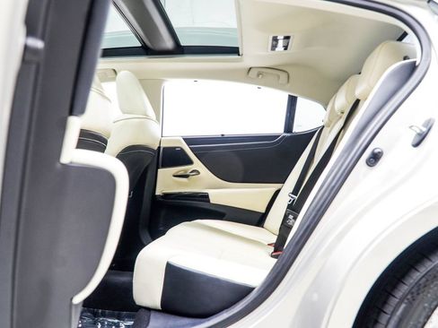 Used 2022 Lexus ES 350 Ultra Luxury w/ Accessory Package 2 FWD image 40
