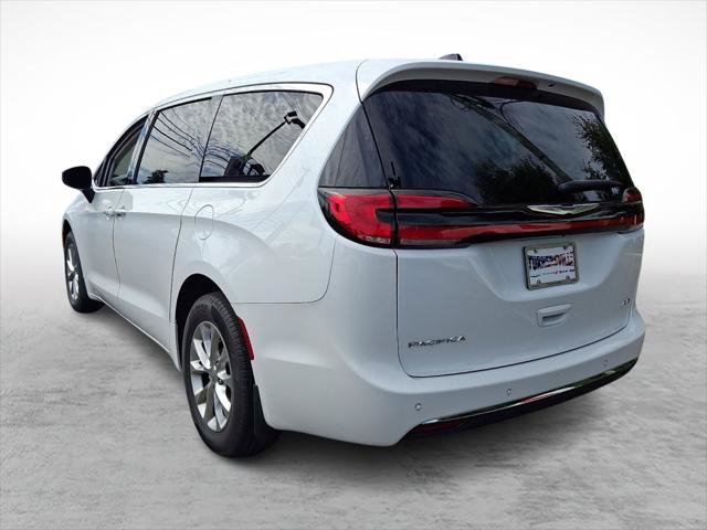 Certified 2023 Chrysler Pacifica Touring-L w/ Uconnect Theater Family Group AWD/4WD image 3