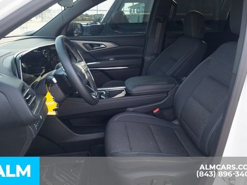 Used 2025 Chevrolet Traverse LT w/ Driver Confidence Package FWD image 6