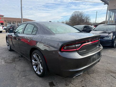 Used 2019 Dodge Charger SXT w/ Leather Interior Group image 4