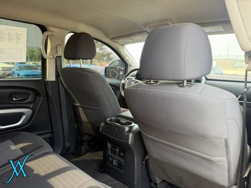 Used 2021 Nissan Titan SV w/ SV Convenience Package AWD/4WD image 19