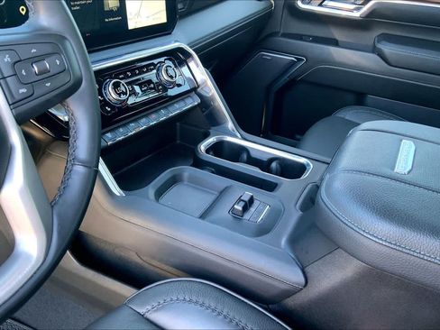 Used 2025 GMC Sierra 2500 Denali w/ Denali Reserve Package AWD/4WD image 15