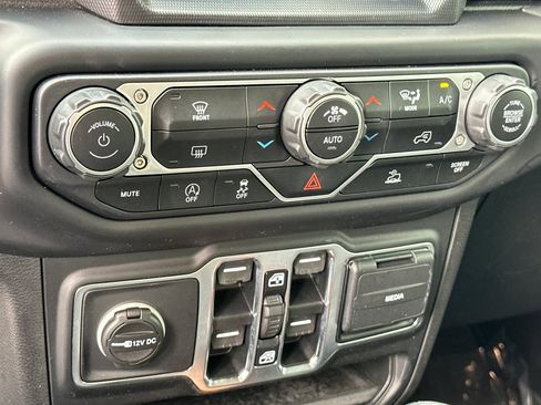 Used 2021 Jeep Gladiator Overland w/ Popular Equipment Package image 20