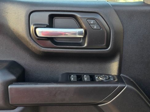 Used 2020 Chevrolet Silverado 1500 Custom w/ Custom Value Package image 10