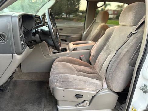 Used 2006 Chevrolet Suburban LS w/ Smart Select Package RWD image 17