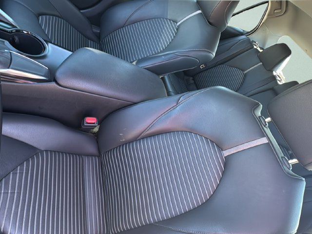 Used 2019 Toyota Camry SE w/ Convenience Package FWD image 11