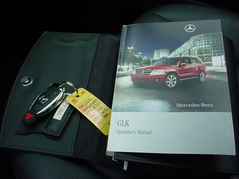 Used 2010 Mercedes-Benz GLK 350 4MATIC image 34