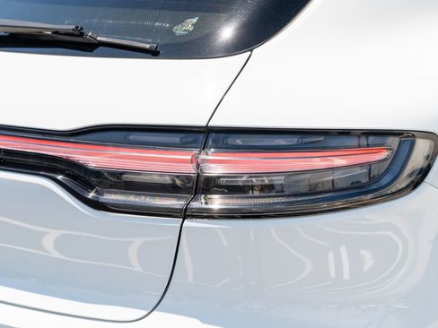 Used 2019 Porsche Macan AWD/4WD image 13