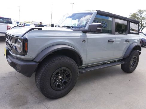 Used 2022 Ford Bronco Wildtrak image 3