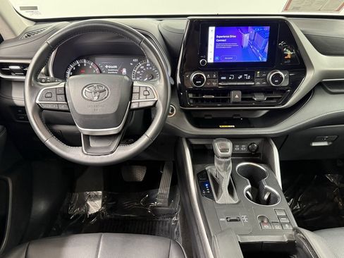 Used 2024 Toyota Highlander LE image 32