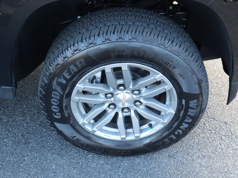 Used 2024 Chevrolet Colorado LT w/ LT Convenience Package III image 15