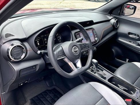Used 2024 Nissan Kicks SR w/ SR Premium Package FWD image 16