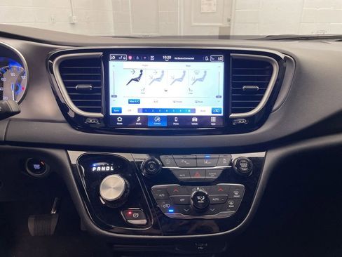 New 2026 Chrysler Voyager LX image 10