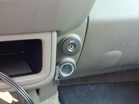 Used 2012 Nissan Frontier SV w/ SV Premium Utility Pkg AWD/4WD image 9