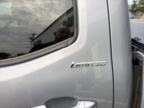 Used 2018 Toyota Tacoma Limited image 5