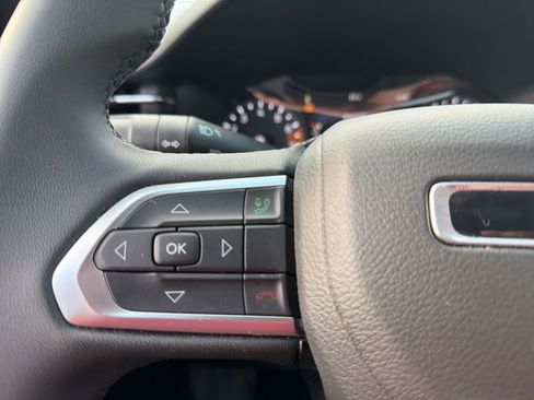 Used 2025 Jeep Compass Latitude image 25