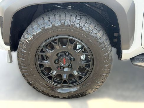 Used 2025 Toyota 4Runner TRD Off-Road image 12