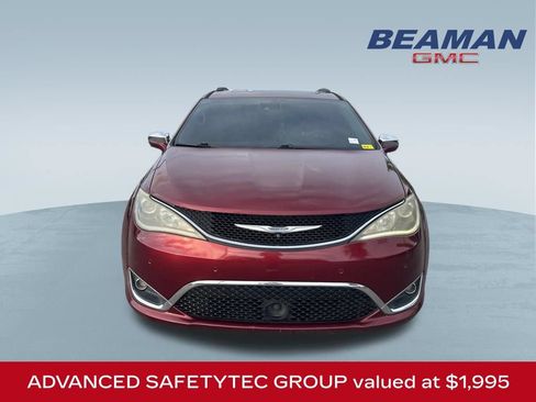 Used 2017 Chrysler Pacifica Limited FWD image 2