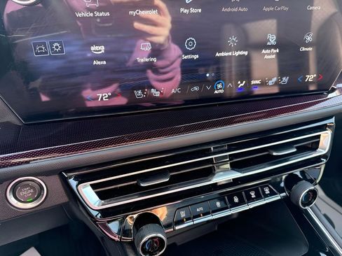 Used 2025 Chevrolet Traverse RS image 8