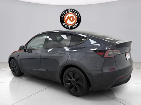 Used 2024 Tesla Model Y Long Range RWD image 5
