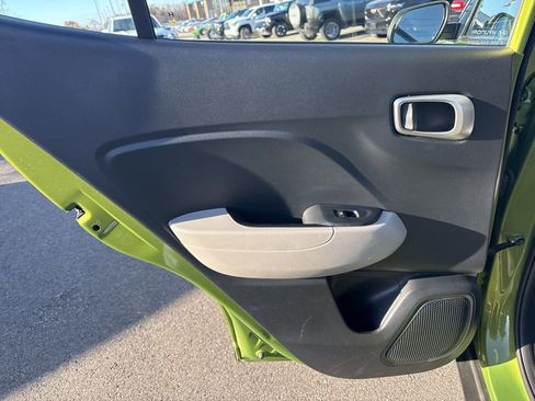 Used 2024 Hyundai Venue SEL image 26