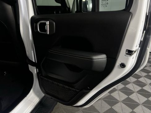 Used 2022 Jeep Wrangler Unlimited Sahara image 28