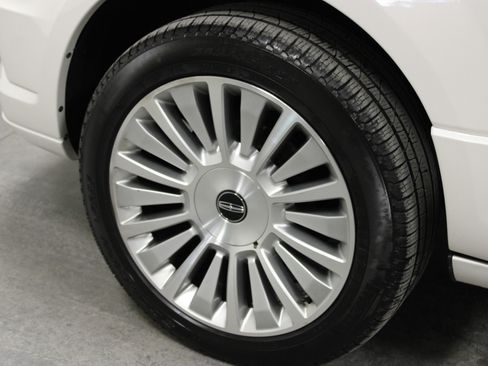 Used 2015 Lincoln Navigator Base image 10