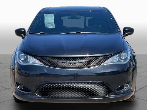 Used 2018 Chrysler Pacifica Touring Plus w/ S Appearance Package FWD image 4